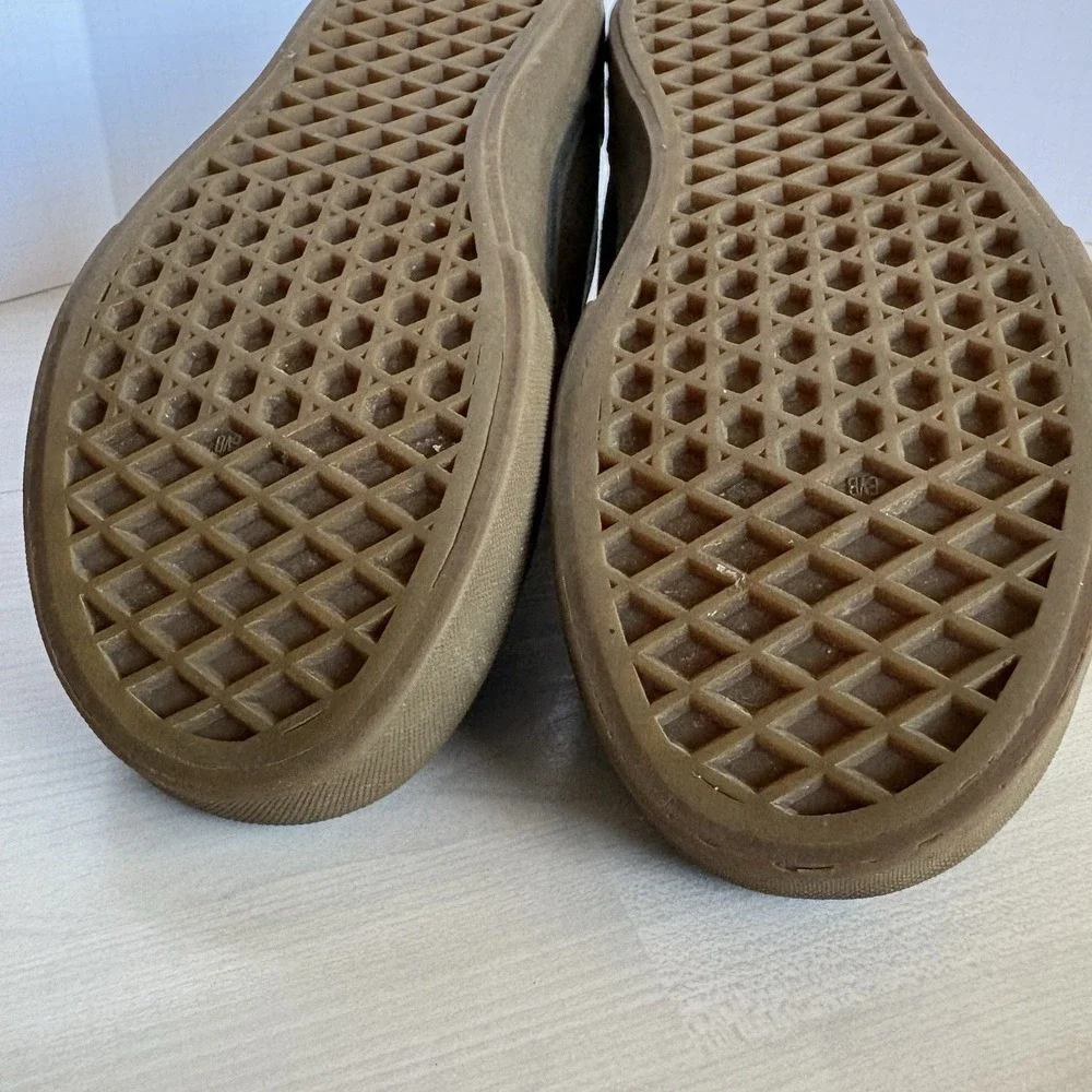 Vans Chukka Mid Canvas Brown‎ Gum Sole Youth 6, Men 6, Women 7.5, MidTop Sneaker